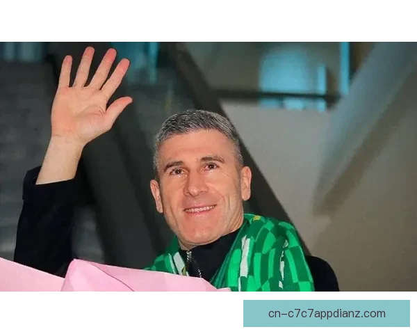 官方恩科洛洛加盟国安重逢蒙哥马利