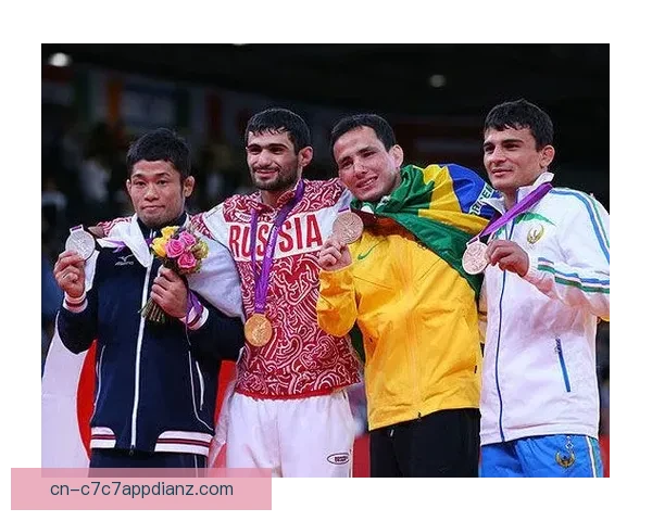 乐极生悲！柔道选手奥运夺铜 挥臂庆祝意外肩膀脱臼